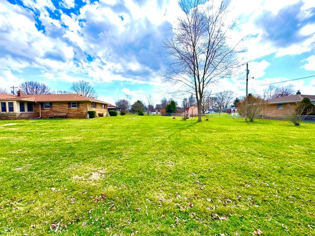 6035 Bluff Acres Drive, Greenwood, IN 46143