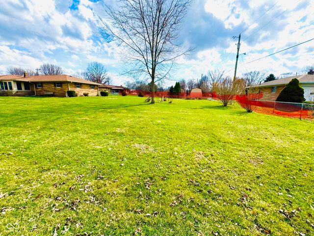 6035 Bluff Acres Drive, Greenwood, IN 46143