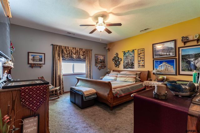 943 Redwood Avenue, Crete, NE 68333