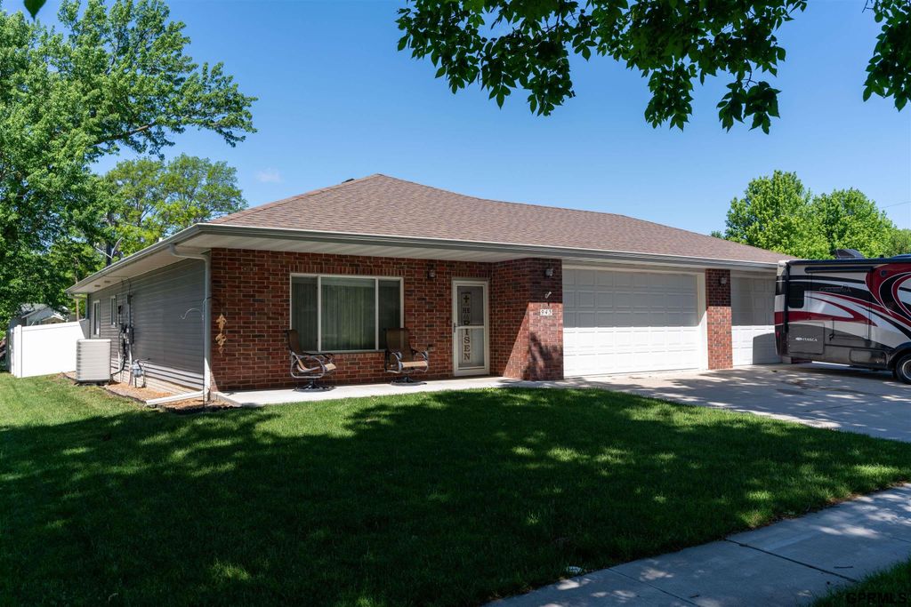 943 Redwood Avenue, Crete, NE 68333