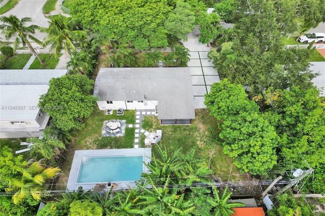 21021 NE 13th Pl, Miami, FL 33179