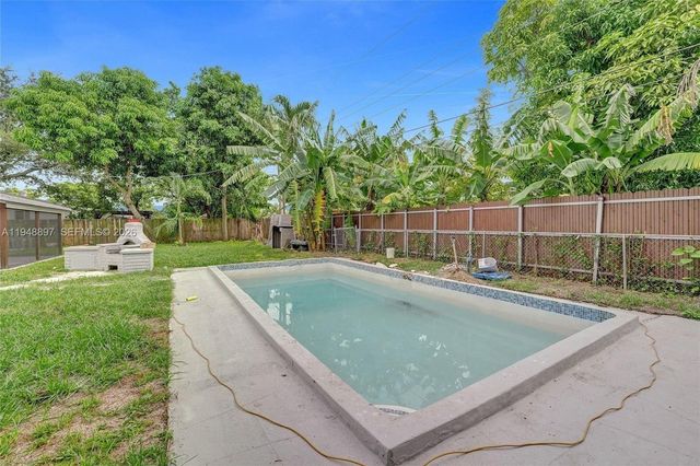 21021 NE 13th Pl, Miami, FL 33179