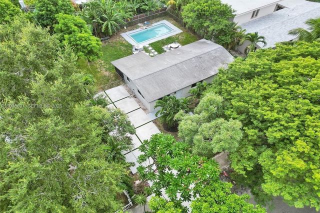 21021 NE 13th Pl, Miami, FL 33179