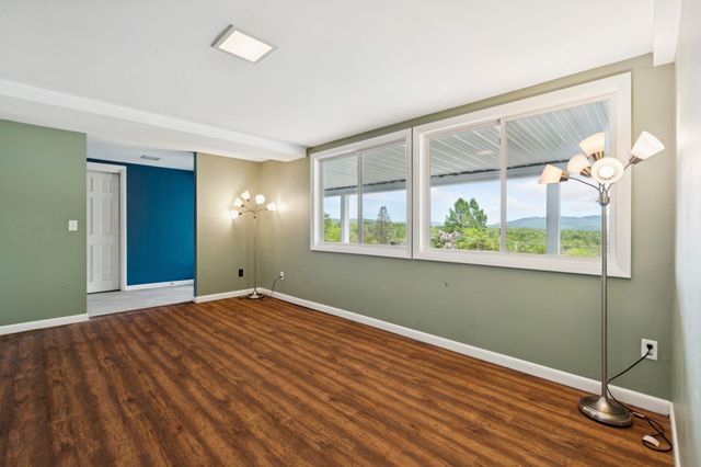 9 Tillinghast Road, Sutton, NH 03260