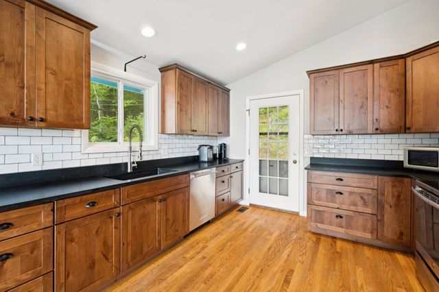 9 Tillinghast Road, Sutton, NH 03260