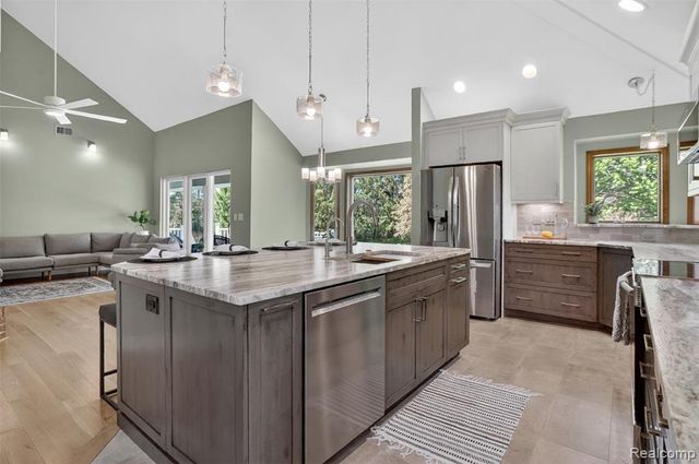 13749 Merrie Meadow Lane, South Lyon, MI 48178