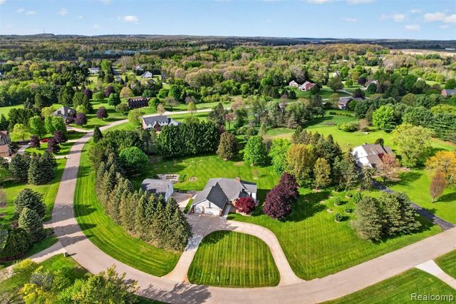 13749 Merrie Meadow Lane, South Lyon, MI 48178