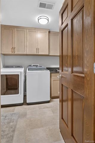 13749 Merrie Meadow Lane, South Lyon, MI 48178