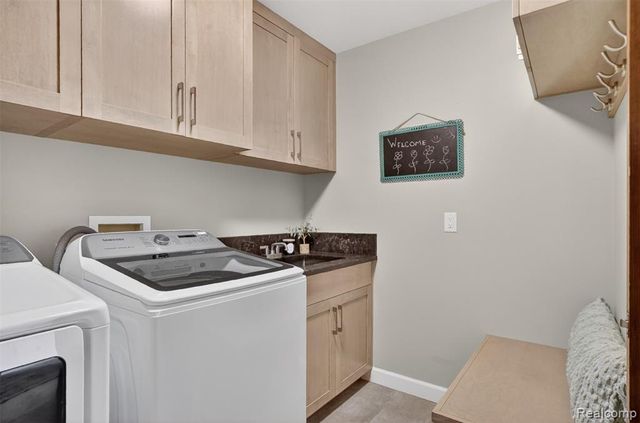 13749 Merrie Meadow Lane, South Lyon, MI 48178