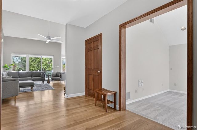 13749 Merrie Meadow Lane, South Lyon, MI 48178