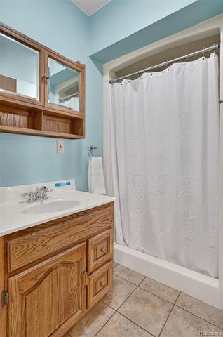 13749 Merrie Meadow Lane, South Lyon, MI 48178