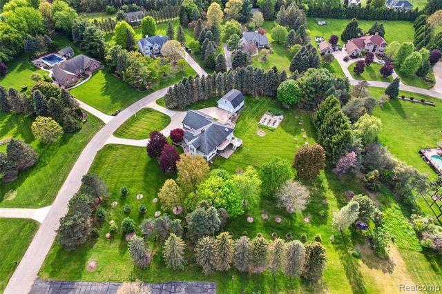 13749 Merrie Meadow Lane, South Lyon, MI 48178