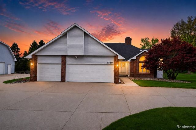 13749 Merrie Meadow Lane, South Lyon, MI 48178