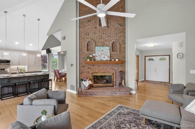 13749 Merrie Meadow Lane, South Lyon, MI 48178