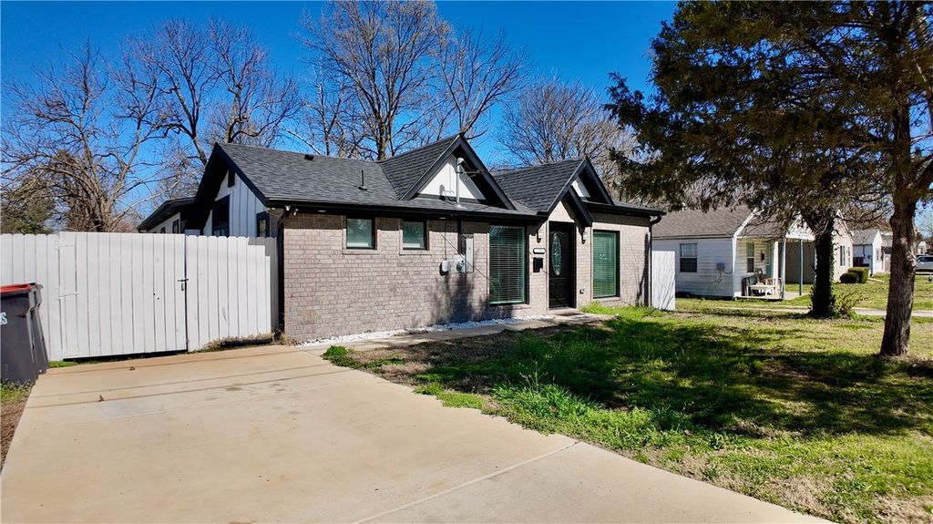 128 Pierce Avenue, Springdale, AR 72764