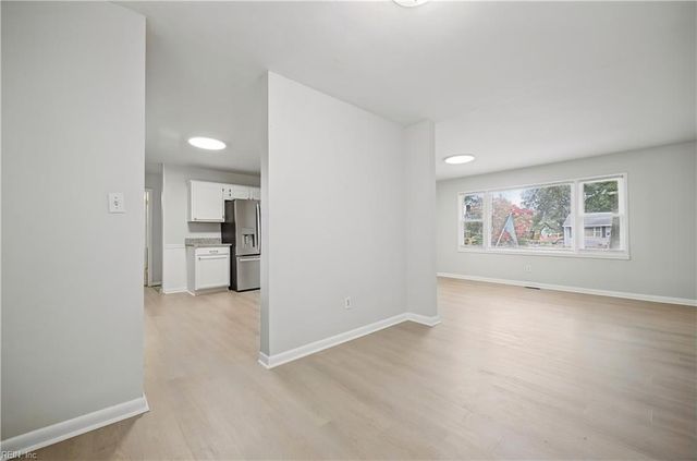 3421 W Weaver RD, Hampton, VA 23666
