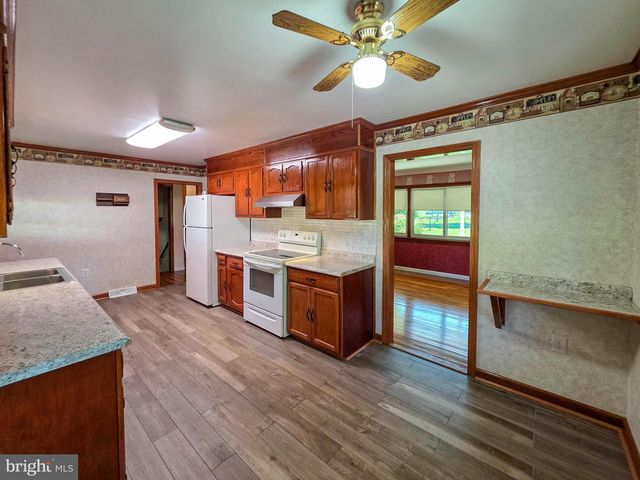 8522 NECK RD, Williamsport, MD 21795