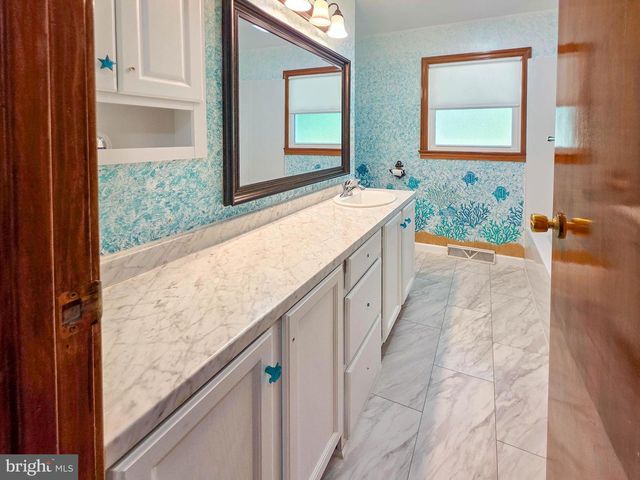 8522 NECK RD, Williamsport, MD 21795