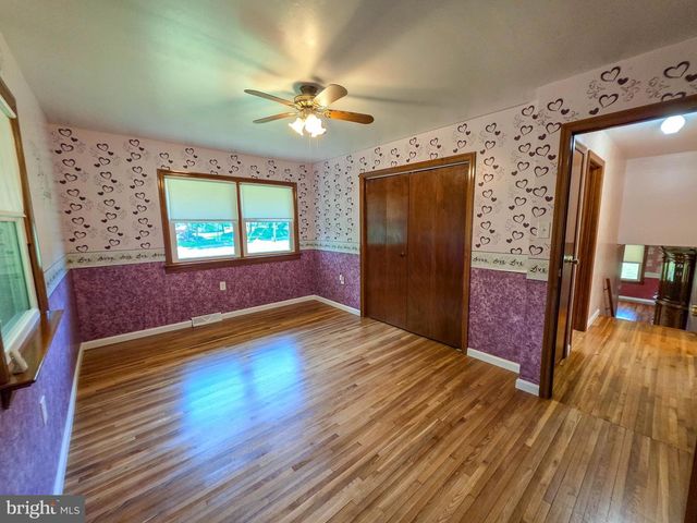 8522 NECK RD, Williamsport, MD 21795