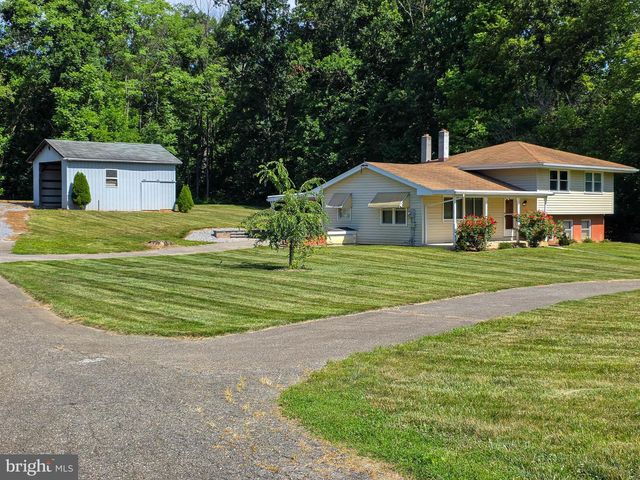 8522 NECK RD, Williamsport, MD 21795