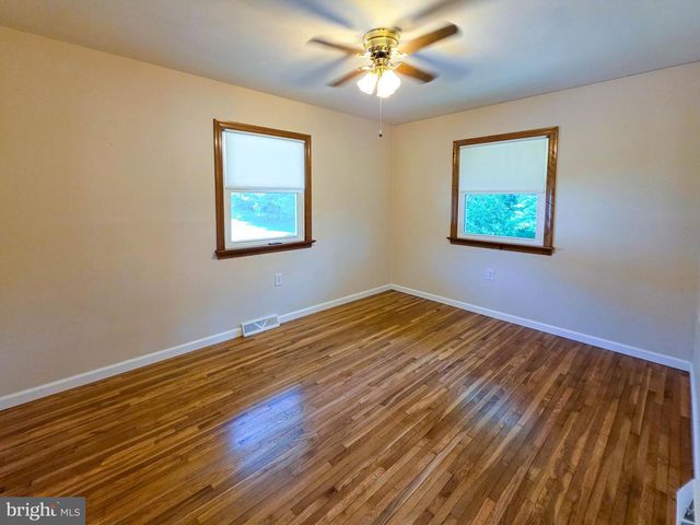 8522 NECK RD, Williamsport, MD 21795