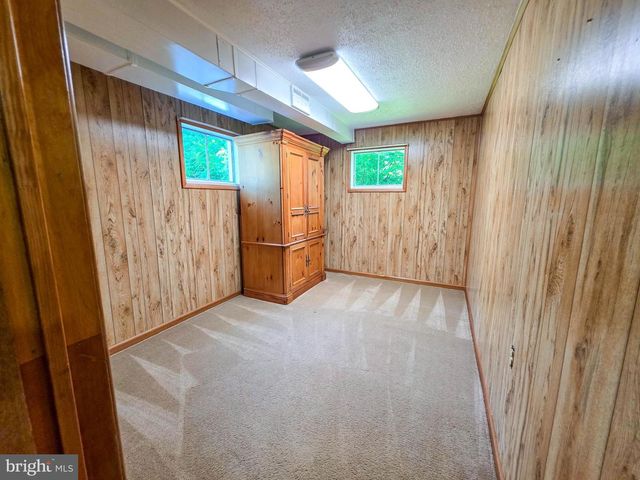 8522 NECK RD, Williamsport, MD 21795