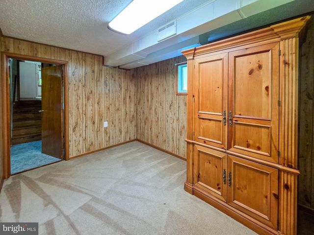 8522 NECK RD, Williamsport, MD 21795