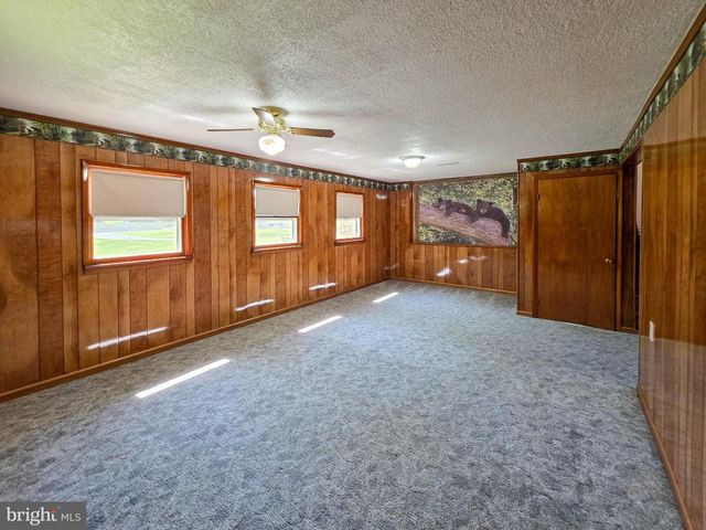 8522 NECK RD, Williamsport, MD 21795