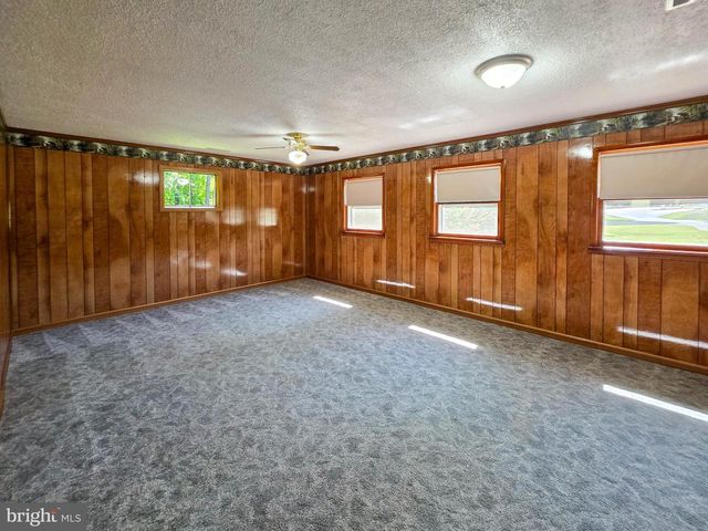 8522 NECK RD, Williamsport, MD 21795