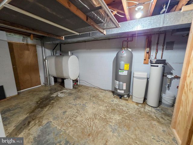 8522 NECK RD, Williamsport, MD 21795
