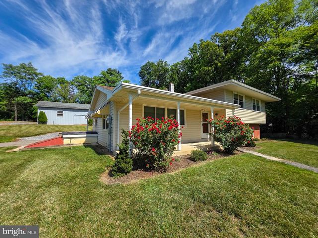 8522 NECK RD, Williamsport, MD 21795