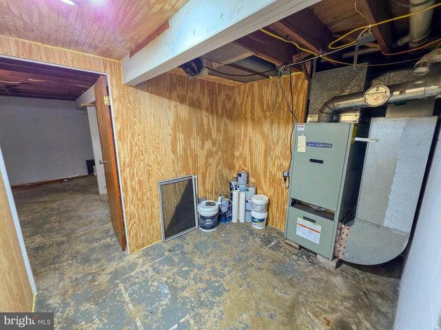 8522 NECK RD, Williamsport, MD 21795