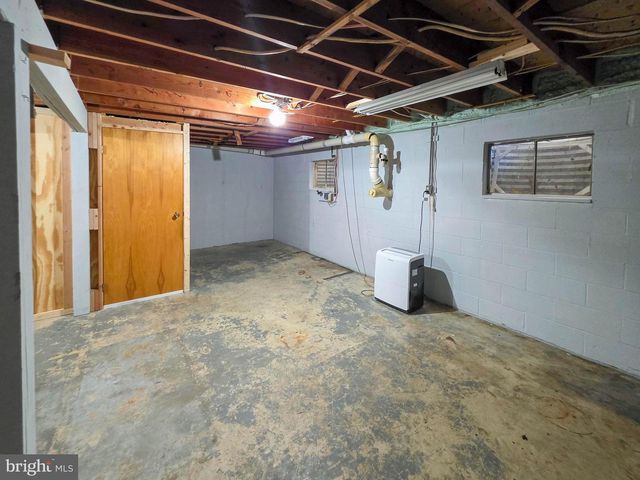 8522 NECK RD, Williamsport, MD 21795
