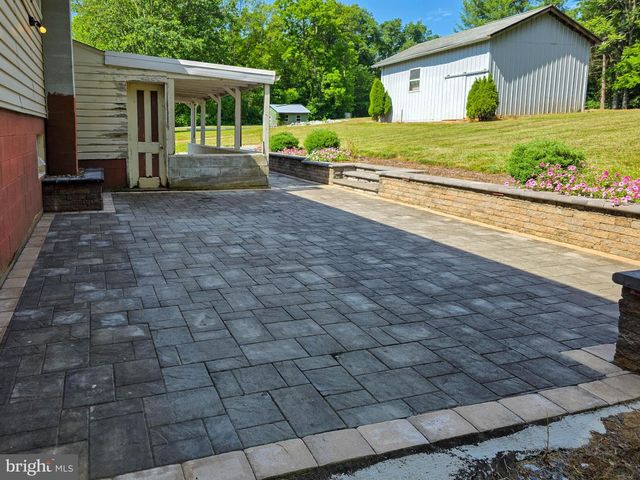 8522 NECK RD, Williamsport, MD 21795