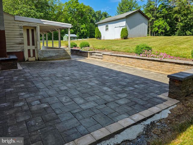 8522 NECK RD, Williamsport, MD 21795