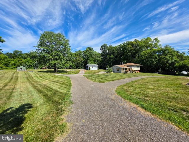 8522 NECK RD, Williamsport, MD 21795