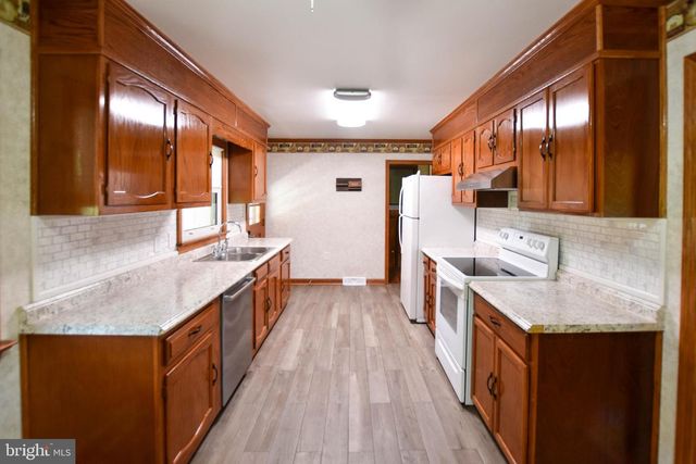 8522 NECK RD, Williamsport, MD 21795