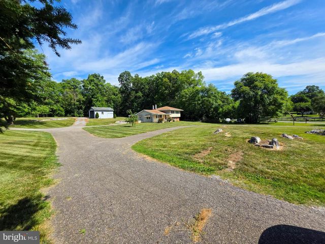 8522 NECK RD, Williamsport, MD 21795