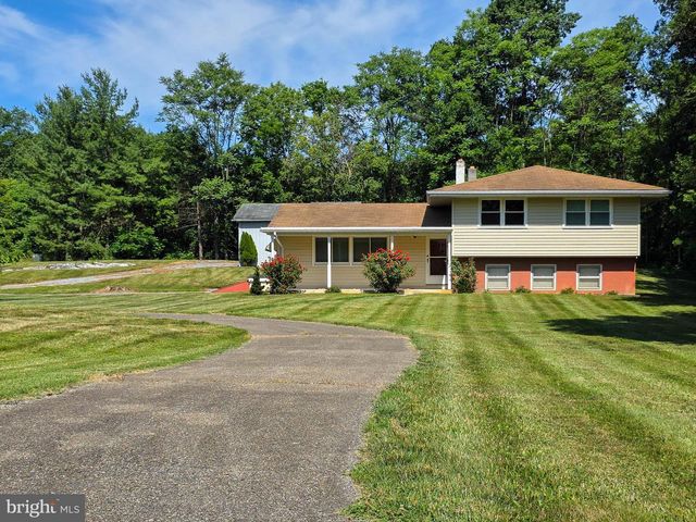 8522 NECK RD, Williamsport, MD 21795