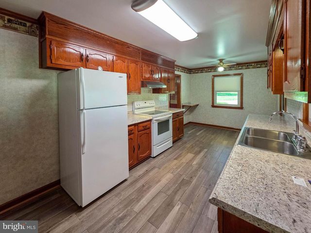 8522 NECK RD, Williamsport, MD 21795