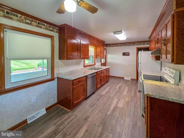 8522 NECK RD, Williamsport, MD 21795