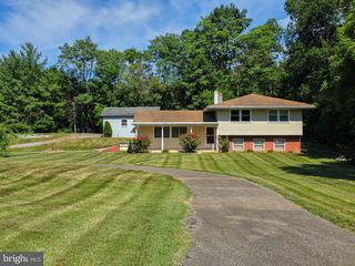 8522 NECK RD, Williamsport, MD 21795
