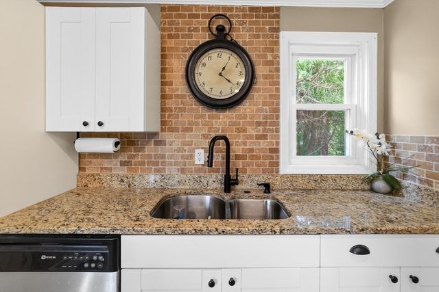182 Leicester St, Auburn, MA 01501