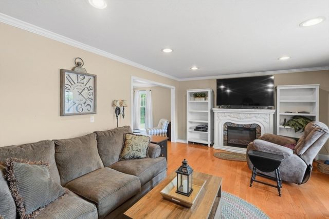 182 Leicester St, Auburn, MA 01501