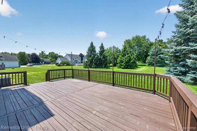 14458 Oak Leaf Trail, Linden, MI 48451