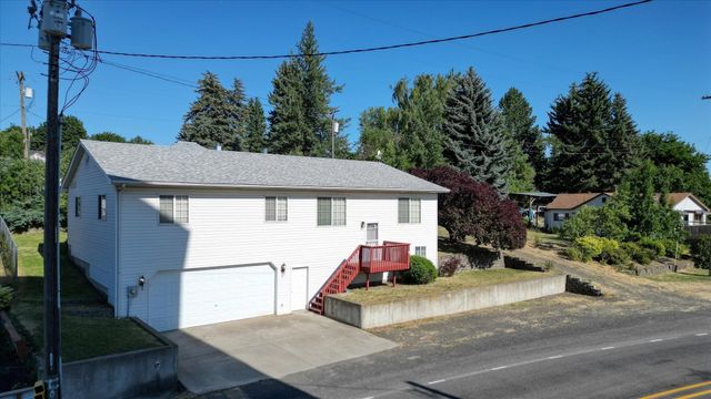 320 S Ramsey St, Tekoa, WA 99033