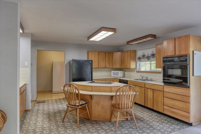 320 S Ramsey St, Tekoa, WA 99033