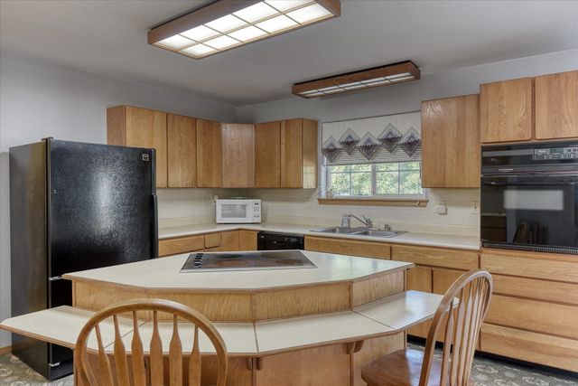 320 S Ramsey St, Tekoa, WA 99033