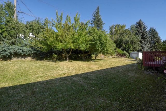 320 S Ramsey St, Tekoa, WA 99033