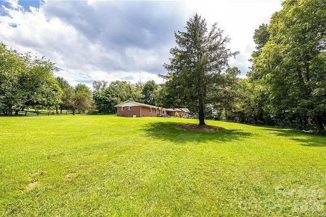 96 Rolling Hills Road, Mills River, NC 28759